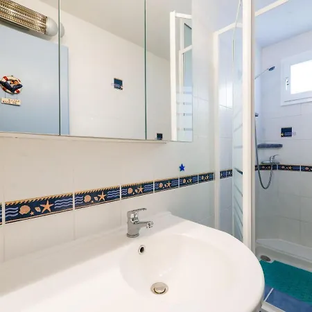 Apartment Le Genois By Interhome